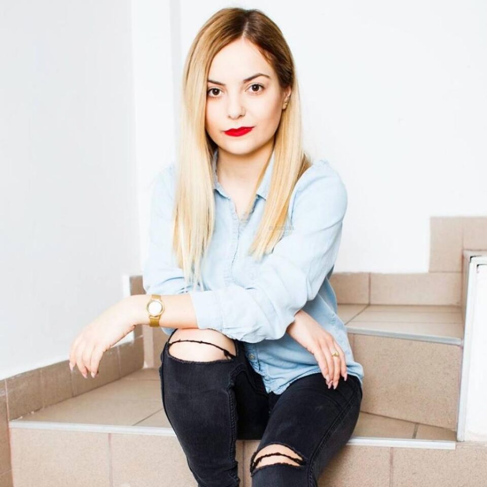 O tânără frumoasă, deșteaptă și de un optimism extraordinar, Florentina Prisăcaru, care a înfruntat cu mult curaj o boală cruntă 2