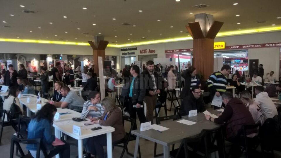 Peste o mie de suceveni și-au căutat un job la Bursa locurilor de muncă pentru absolvenți