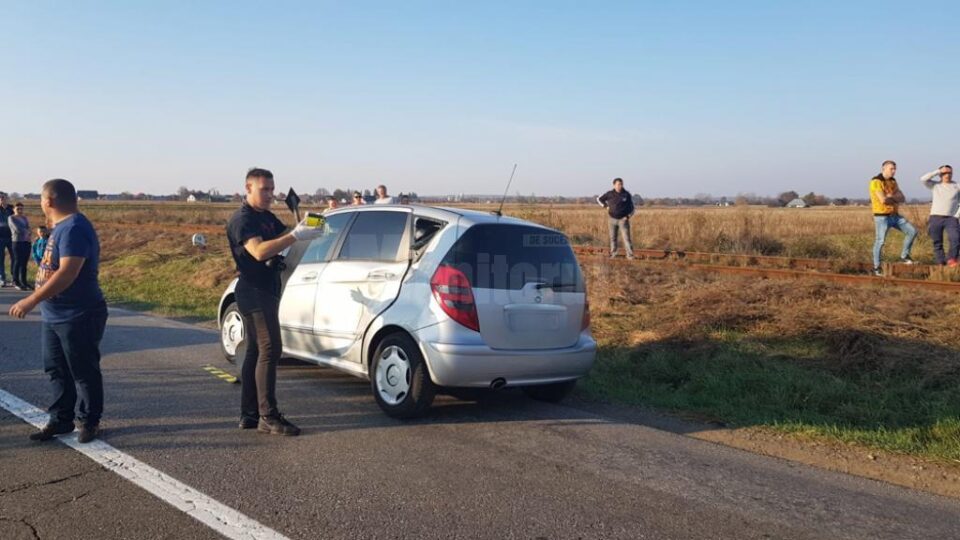Cinci persoane au fost rănite în urma unui accident cu trei autoturisme implicate