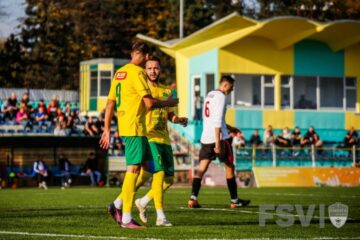 Martin și Cerlincă au reușit câte o triplă în confruntarea cu CSM Pașcani. Foto Costi Solovastru