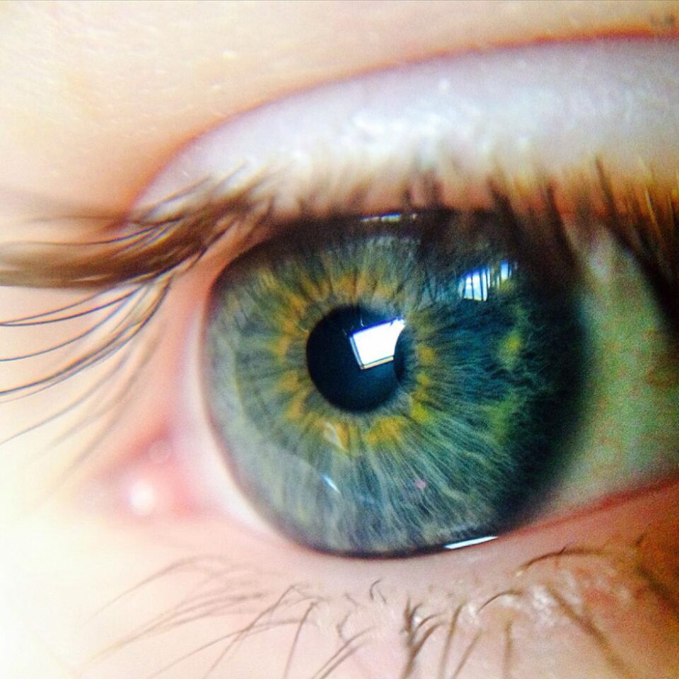 Poți trăi toată viața cu sau fără ochelari, alegerea e a ta Poți trăi toată viața cu sau fără ochelari, alegerea e a ta