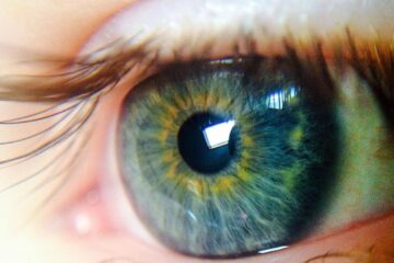 Poți trăi toată viața cu sau fără ochelari, alegerea e a ta