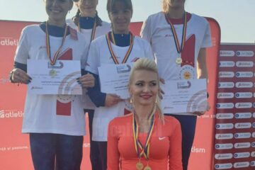 Fetele de la CSM Rarăul, campioane naționale de cros, alături de antrenoarea Erzilia Țîmpău