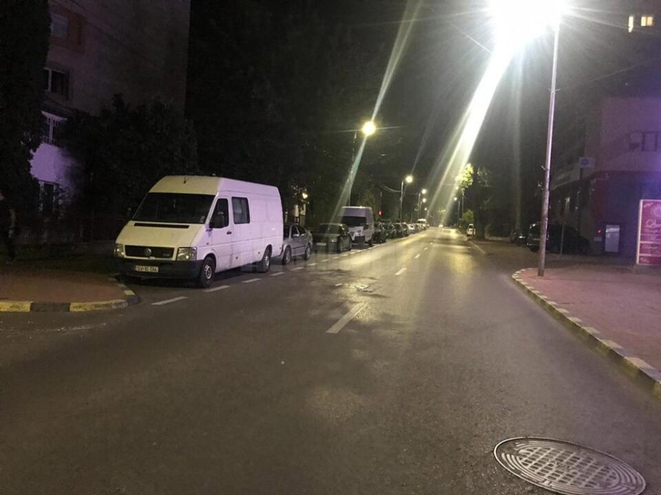 Dube parcate pe străzi în Suceava