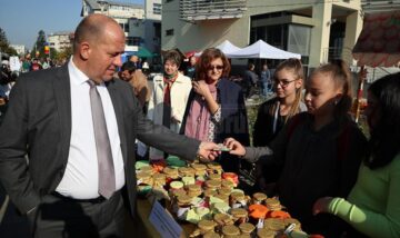 Târgul Mărului și Festivalul Fanfarelor