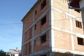 Bloc autorizat pentru doua etaje și mansardă pe strada Dionisie Para