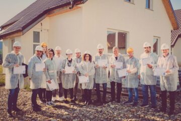 Marian Andronache și echipa PMP, voluntari la un proiect de renovare și construire a unor locuințe sociale