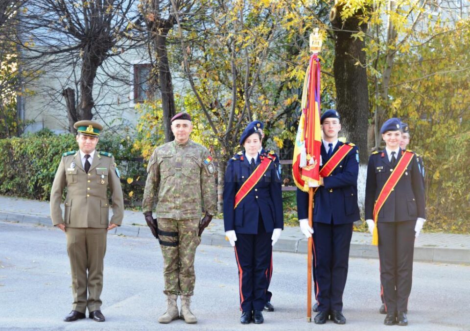 Elevii militari câmpulungeni au sărbătorit Ziua Armatei României