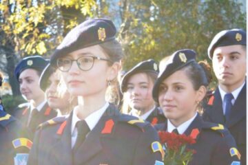 Elevii militari câmpulungeni au sărbătorit Ziua Armatei României Elevii militari câmpulungeni au sărbătorit Ziua Armatei României