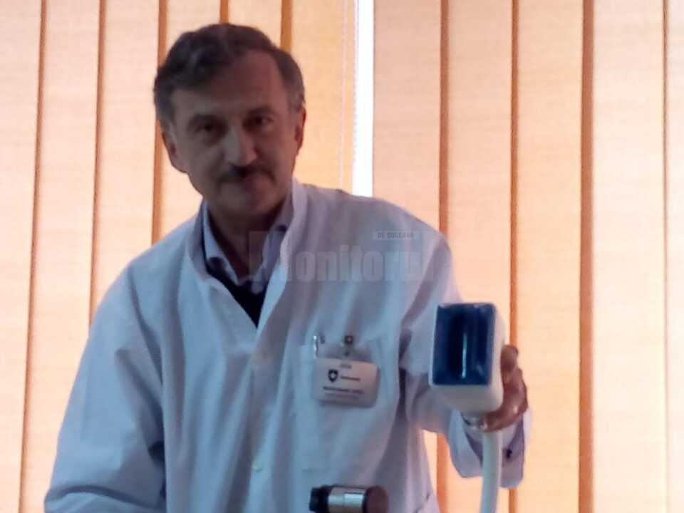Dr. Năsăudean prezintă funcționarea aparatului de tratare a disfuncției erectile
