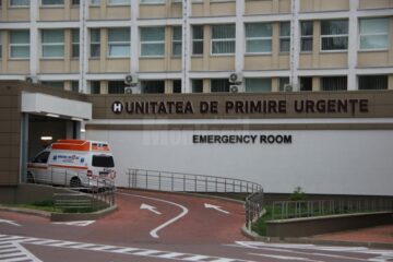 Tânărul a fost preluat în stare gravă de o ambulanță, ajungând la Spitalul Județean Suceava