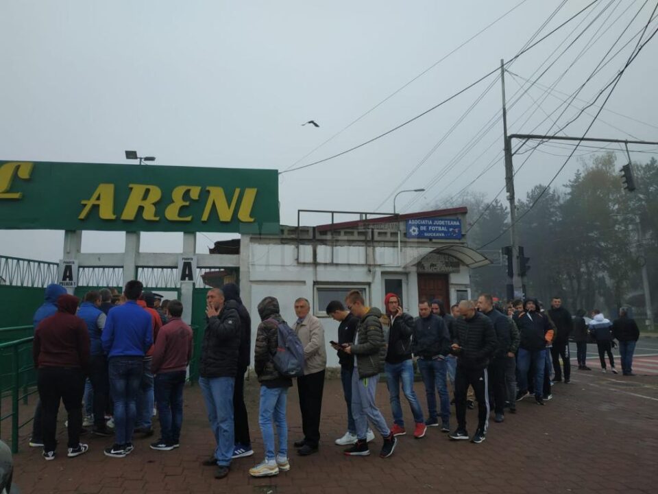 Sucevenii s-au înghesuit la bilete doar vineri