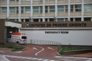Tânărul a fost preluat în stare gravă de o ambulanță, ajungând la Spitalul Județean Suceava