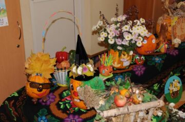 ”Carnavalul Toamnei”, încununarea muncii de o lună a copiilor din Grădinița Vicovu de Jos
