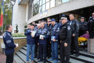 Zeci de inspectori ai Primăriei Suceava, mobilizați în teren de luni dimineața, la punctele de colectare a deșeurilor