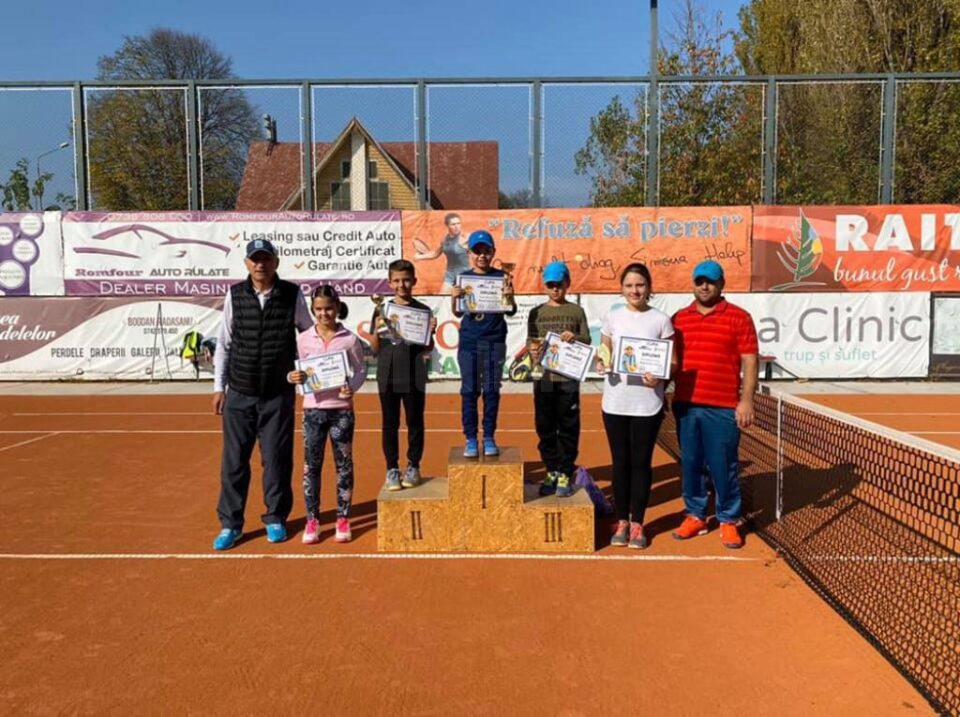 O parte dintre copiii care au urcat pe podiumul de premiere