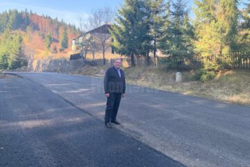 Gheorghe Flutur a verificat cum a fost asfaltat drumul prin Pasul Puzdra