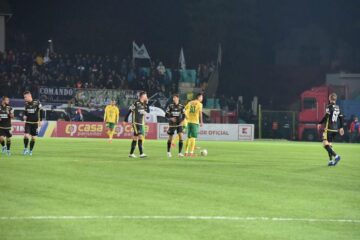 Timp de o oră Foresta a jucat de la egal la egal cu Dinamo. „Câinii” se califică în „sferturi” după victoria cu 4-0 de pe Areni