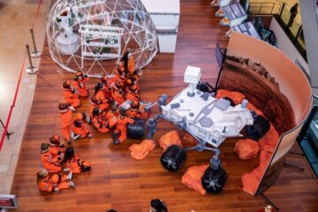 Expoziția "First Kids on Mars", la Iulius Mall Suceava