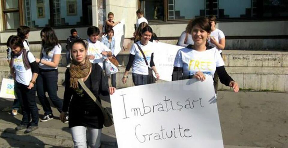 „Îmbrățișări gratuite”, ediția a V-a, astăzi, la Câmpulung Moldovenesc