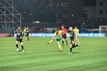 Timp de o oră Foresta a jucat de la egal la egal cu Dinamo. „Câinii” se califică în „sferturi” după victoria cu 4-0 de pe Areni