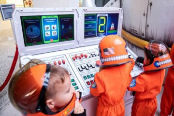 Expoziția "First Kids on Mars", la Iulius Mall Suceava