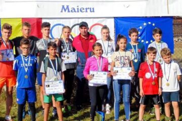 Antrenorul Cristian Prâsneac în mijlocul sportivilor dorneni