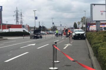 Trei persoane rănite, în urma coliziunii dintre două mașini