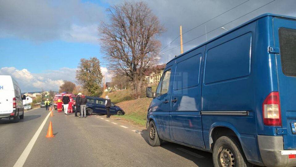A ieșit în decor cu mașina și s-a răsturnat, la intrarea în Suceava