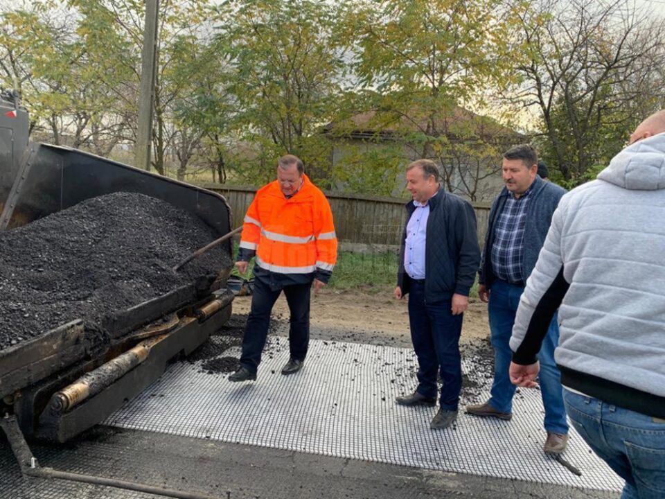 Flutur a fost prezent la începerea asfaltării drumului dintre Vercicani și Roșcani