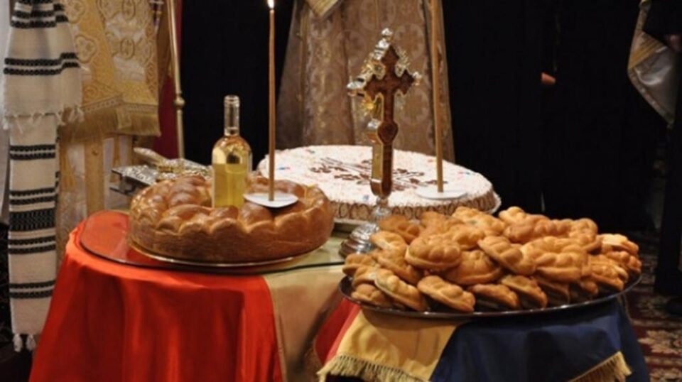În prima sâmbătă din luna noiembrie, Biserica Ortodoxă a rânduit să se facă pomenirea celor adormiți, zi cunoscută în tradiția românească și ca „Moșii de toamnă”. În prima sâmbătă din luna noiembrie, Biserica Ortodoxă a rânduit să se facă pomenirea celor adormiți, zi cunoscută în tradiția românească și ca „Moșii de toamnă”.