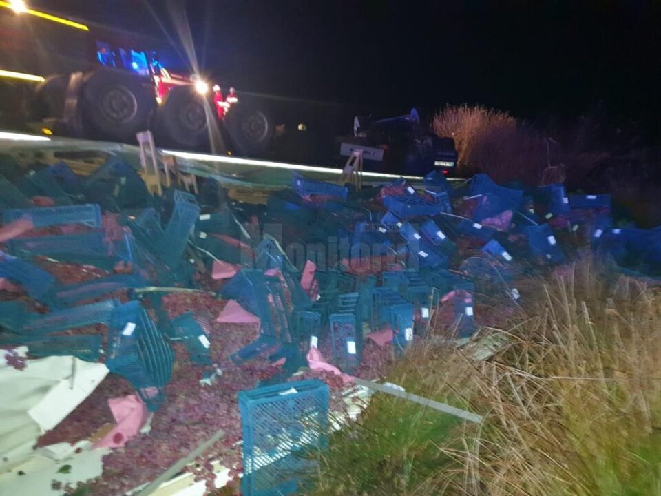 Strugurii înprăștiati la marginea drumului