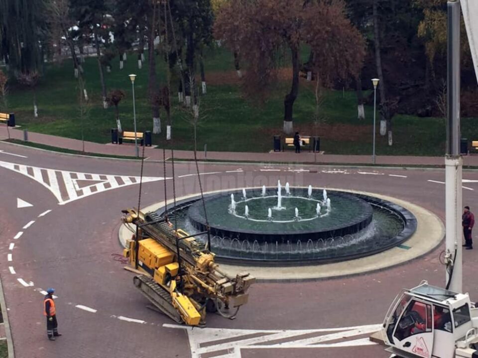 Amplasarea utilajului în curtea interioară Foto: Facebook Damifor Tehnic