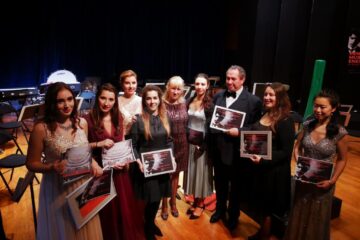 Profesorul Cezar Mititiuc, bariton, a obținut Premiul al II-lea la secțiunea „Mari amatori de artă vocală”