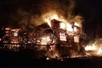 Imagini de coșmar, cu întreaga cabană în flăcări