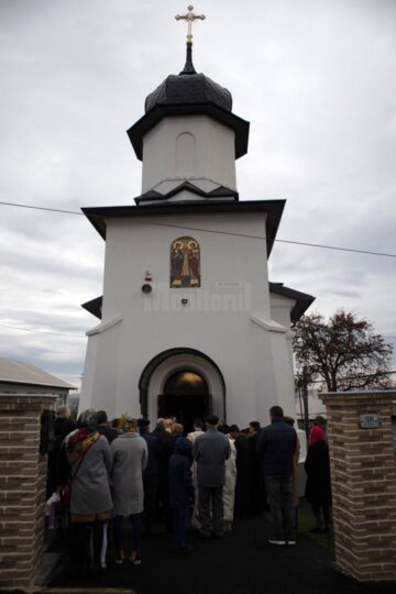 Sfințirea picturii și a lucrărilor efectuate la Biserica cu hramul „Sfinții Arhangheli Mihail și Gavriil” din Fălticeni