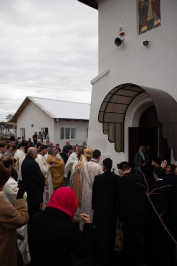Sfințirea picturii și a lucrărilor efectuate la Biserica cu hramul „Sfinții Arhangheli Mihail și Gavriil” din Fălticeni