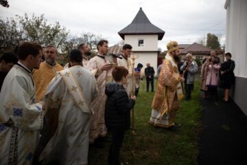 Sfințirea picturii și a lucrărilor efectuate la Biserica cu hramul „Sfinții Arhangheli Mihail și Gavriil” din Fălticeni