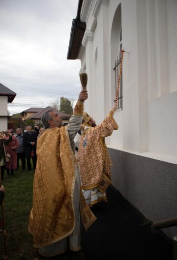 Sfințirea picturii și a lucrărilor efectuate la Biserica cu hramul „Sfinții Arhangheli Mihail și Gavriil” din Fălticeni