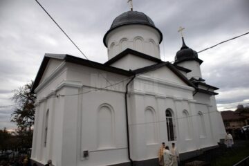 Sfințirea picturii și a lucrărilor efectuate la Biserica cu hramul „Sfinții Arhangheli Mihail și Gavriil” din Fălticeni