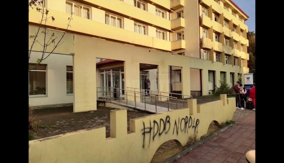 Acte de vandalism ale ultrasilor dinamoviști pe străzile Sucevei