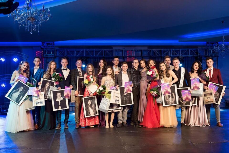 Balul Bobocilor, la Colegiul „Alexandru cel Bun” Gura Humorului Balul Bobocilor, la Colegiul „Alexandru cel Bun” Gura Humorului