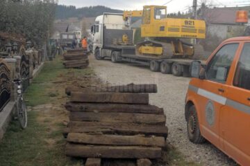Înlocuirea traverselor de cale ferată îngustă de la Moldovița