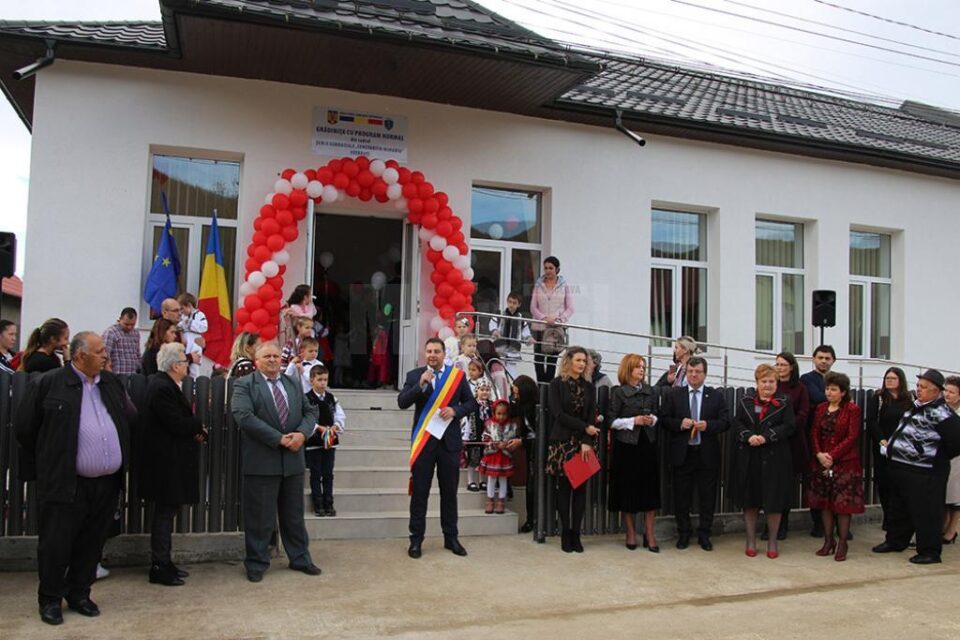 În Pătrăuți au fost inaugurate trei obiective importante pentru comună: un dispensar, o grădiniță și școala modernizată