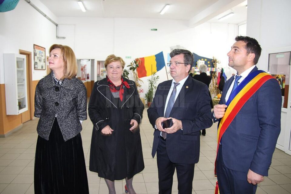 Adrian Isepciuc (dreapta) a declarat că lucrările la școală au fost făcute pentru autorizarea pentru securitatea la incendii