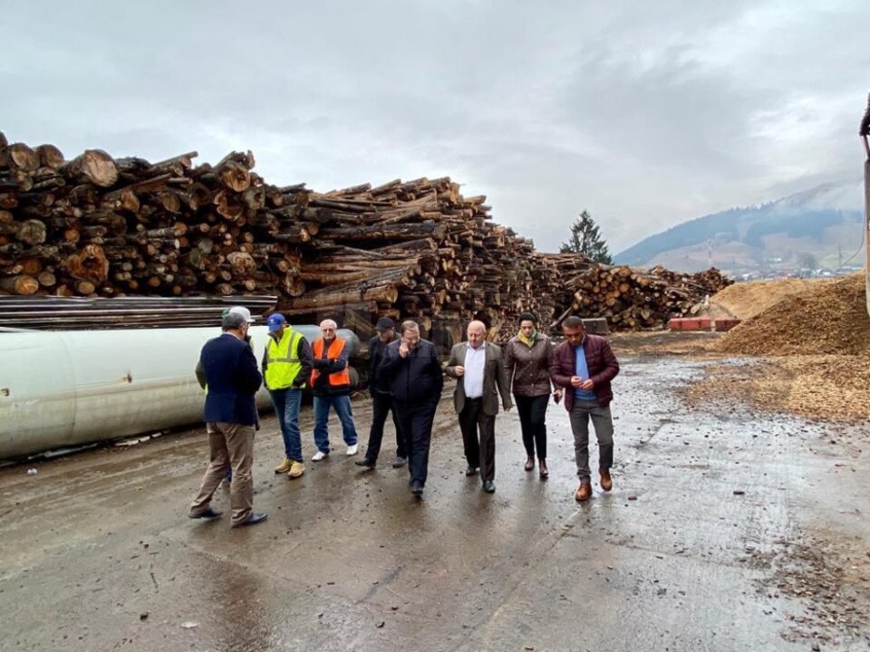 Gheorghe Flutur și Ilie Boncheș au participat la pornirea noului cazan al centralei termice din Vatra Dornei