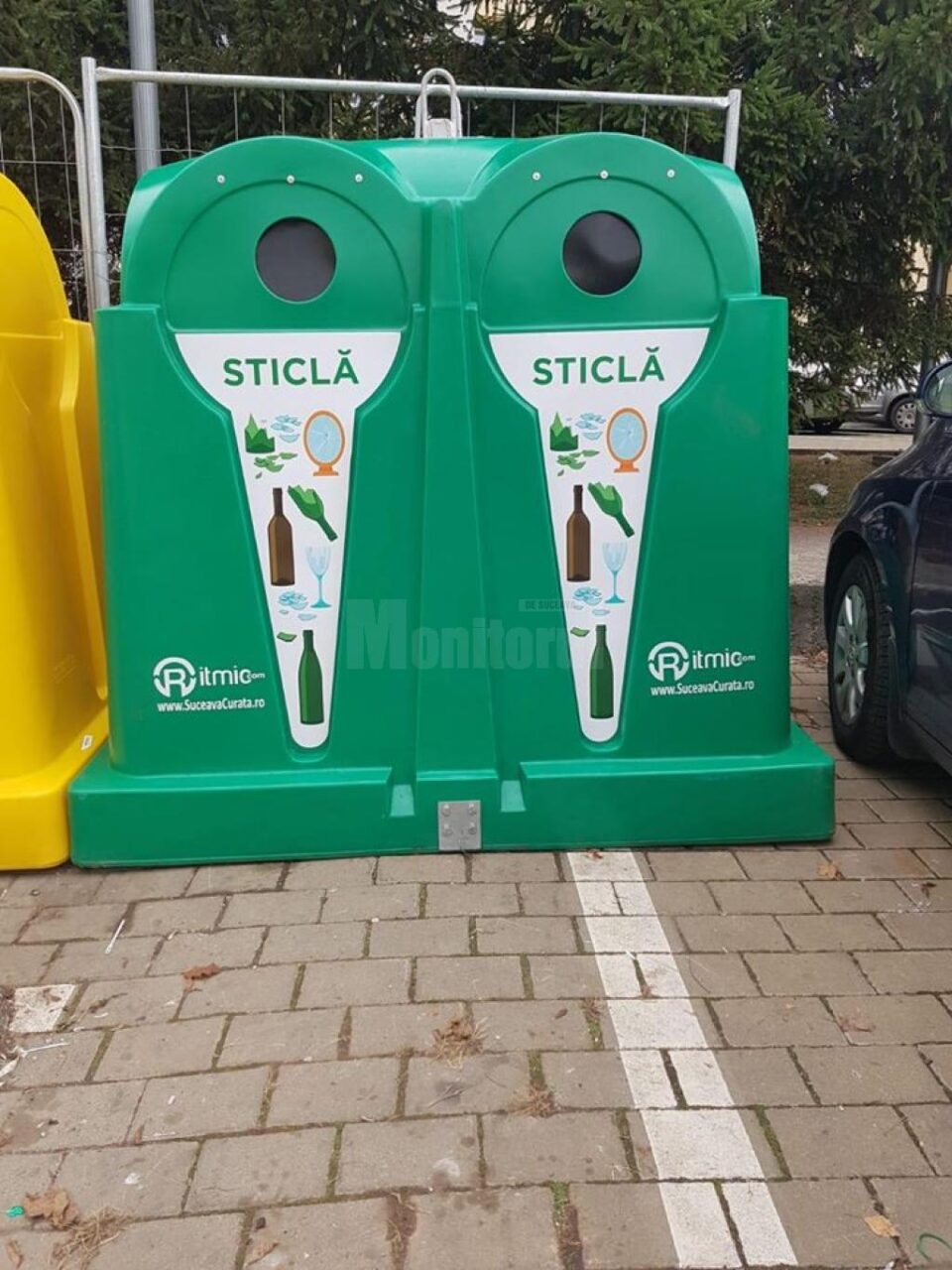 Containere de tip clopot de 2,5 metri cubi fiecare 3