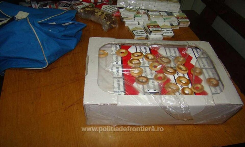 Țigări ascunse în cutii cu prăjituri și cereale, descoperite în PTF Siret