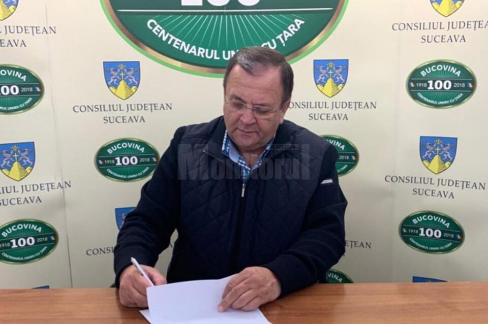 Președintele CJ Suceava a semnat contractul pentru lucrările de asfaltare a drumului Rădăuți - Vicovu de Sus Președintele CJ Suceava a semnat contractul pentru lucrările de asfaltare a drumului Rădăuți - Vicovu de Sus