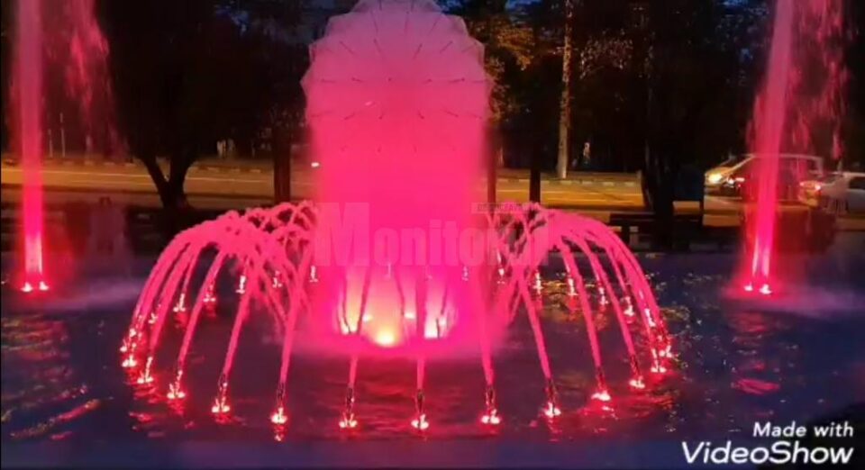 Fantana arteziana cu jocuri de lumini si apa din Parcul de la Policlinica Areni 2